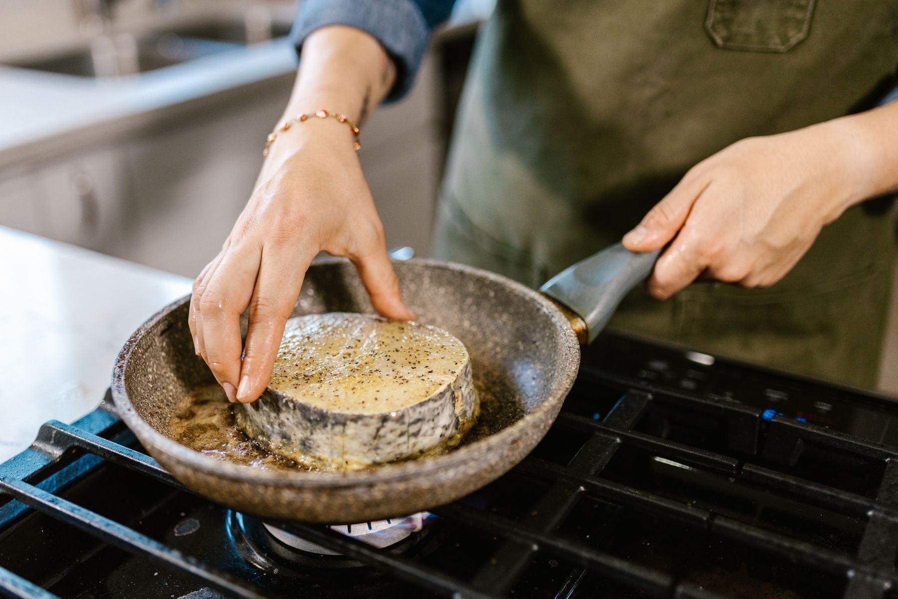 How to remove food odors at home without using harsh chemicals.